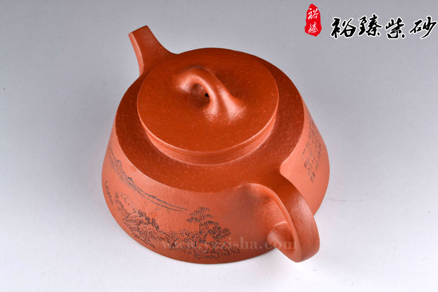 尹怀朱泥鱼罩壶（白雪怡意）侧面