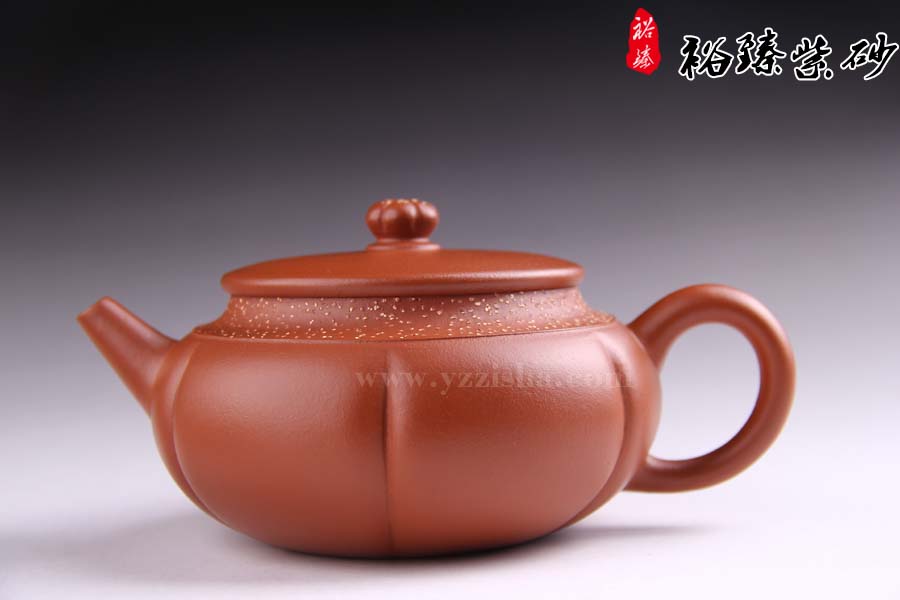冯云华朱泥花韵壶正面