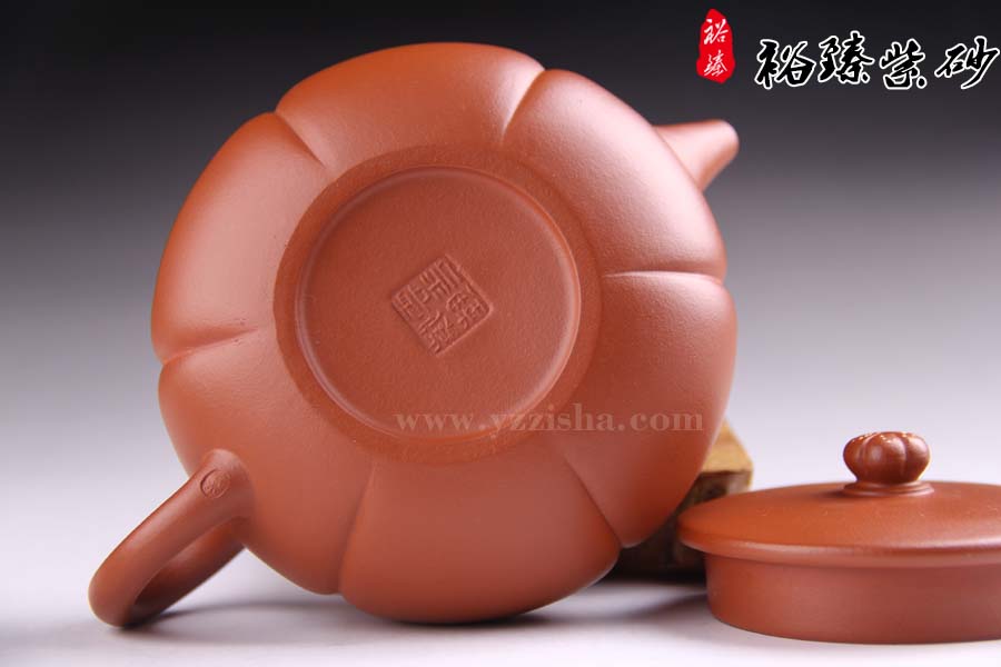 冯云华朱泥花韵壶壶底
