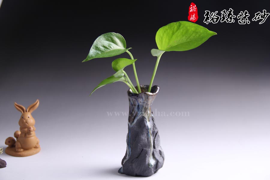 紫砂杂件手捏花瓶图2