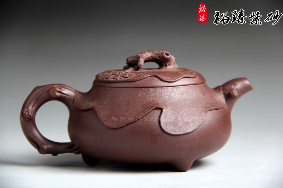 陈顺根紫泥小迎宾壶反面图