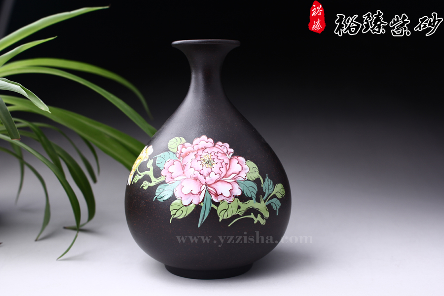 宜兴紫砂黑朱泥彩绘花瓶图1