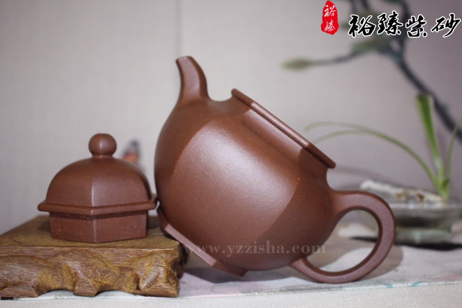 王文娟老紫泥六方掇球壶 侧面图
