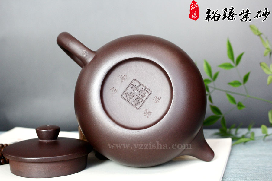 朱新南合扁紫砂壶壶底款